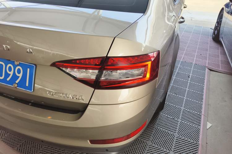 Used Skoda Octavia 2019 1.5L Automatic SmartDrive Comfort Edition China VI Standard
