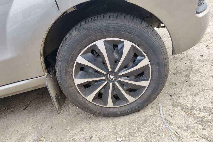 Used Jinbei Hiace X30 2023 1.5L Business-Style Van 2/5-Seater Air-Conditioned Version SWC15M Right Front Wheel Hub