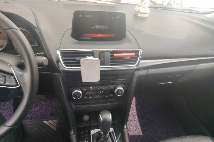 Used Mazda 3 Axela 2017 Sedan 2.0L Automatic Flagship Model China V Standard Audio And AC Panel