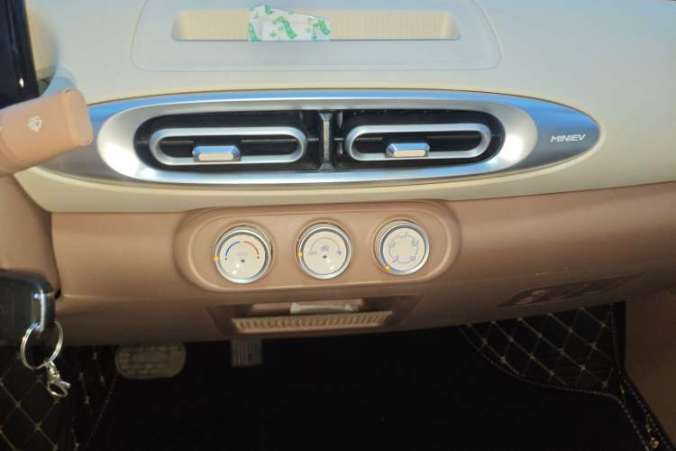 Used Wuling Hongguang MINIEV 2025 Four-Door Version Advanced Edition
