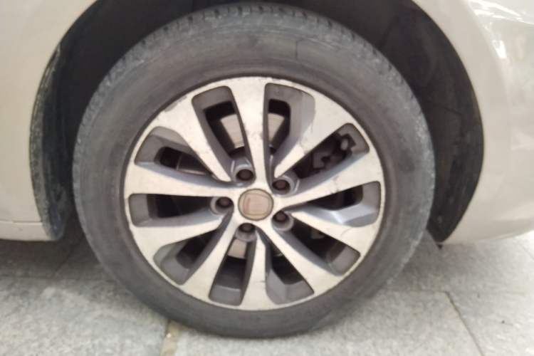 Used Fiat Viaggio 2012 1.4T Automatic Enjoyment Edition Right Front Wheel Hub