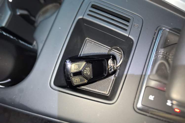 Used Audi A4L 2024 40 TFSI Fashion Dynamic Model Vehicle Key