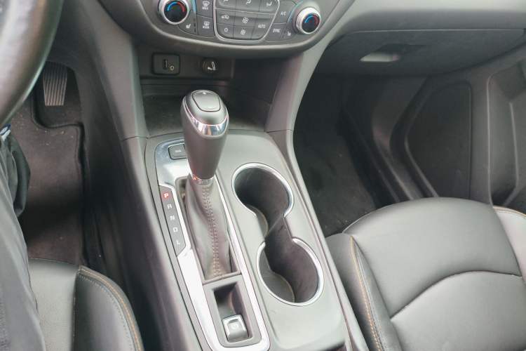 Used Chevrolet Equinox 2017 550T Automatic All-Wheel-Drive Top-Tier Version Gear Lever
