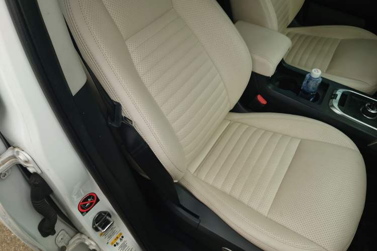 Used Land Rover Discovery Sport 2018 240 PS SE Version