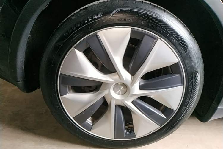 Used Tesla Model Y 2022 Revised Version Rear-Wheel Drive Right Rear Wheel Hub