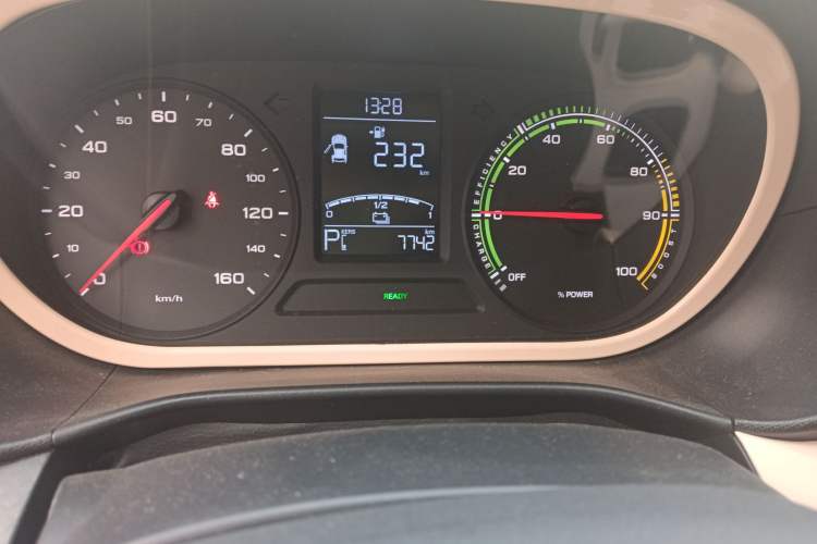 Used Roewe Clever 2022 311km QiQi BoBo Edition Odometer Close Up