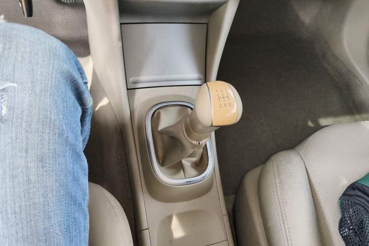 Used Nissan Sylphy 2012 Classic 1.6XL Manual Luxury Edition Gear Lever