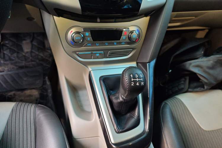 Used Ford Focus 2012 Sedan 1.6L Manual Fashion Edition
