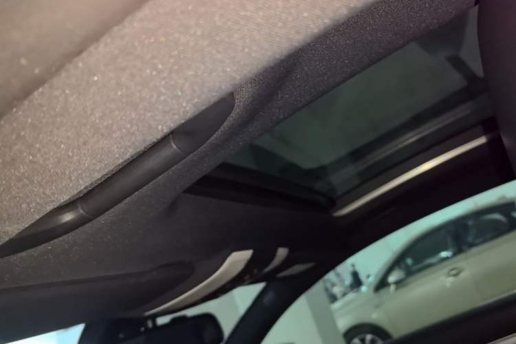 Ojetý Mercedes-Benz E-Class 2016 E 200 Coupe Dynamic Edition