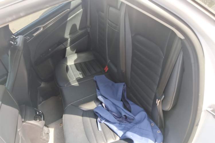 Used Ford Mondeo New Energy 2018 2.0 PHEV Smart-Controlled Fashion Edition China VI Standard Left Rear Seat