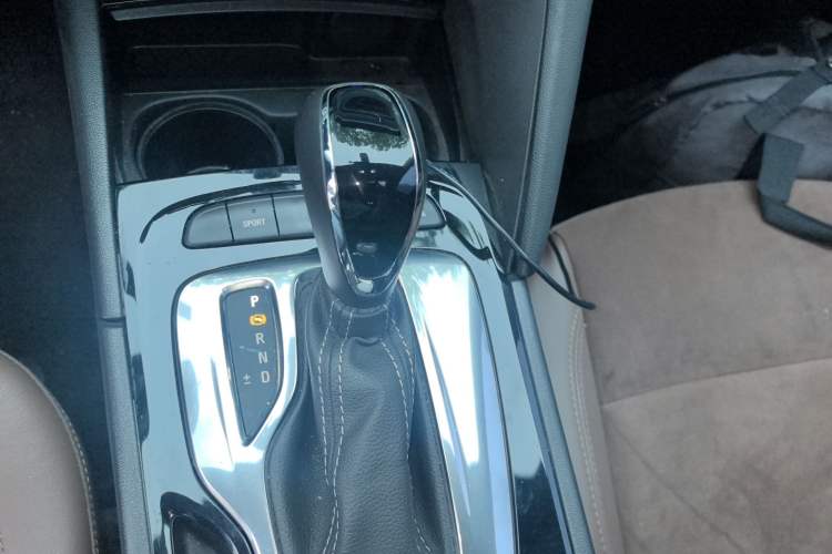 Used Buick Regal 2017 20T Elite Edition Gear Lever