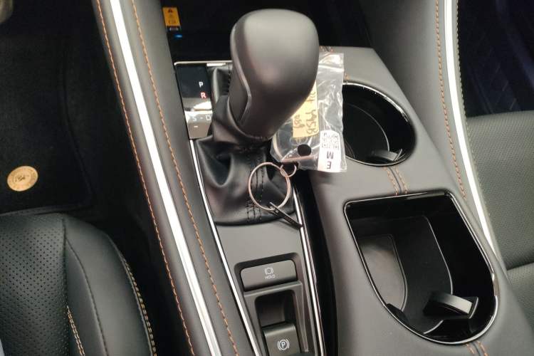 Used Toyota Avalon 2024 Dual-Engine 2.5L XLE Premium Edition Gear Lever