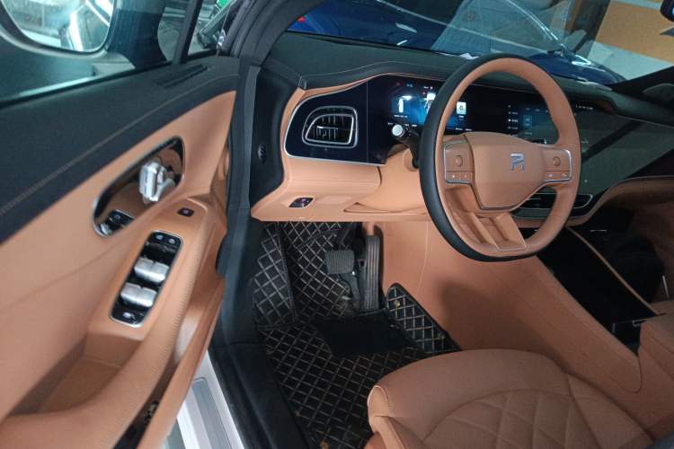 Used Rising R7 2023 Rear-Drive Screen King Edition