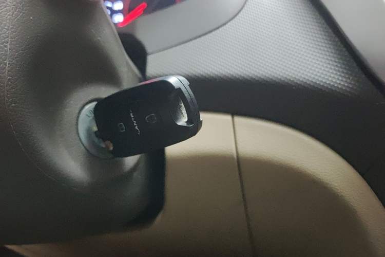 Used Hyundai Verna (older generation) 2011 Hatchback 1.4L Automatic Fashion GT Vehicle Key