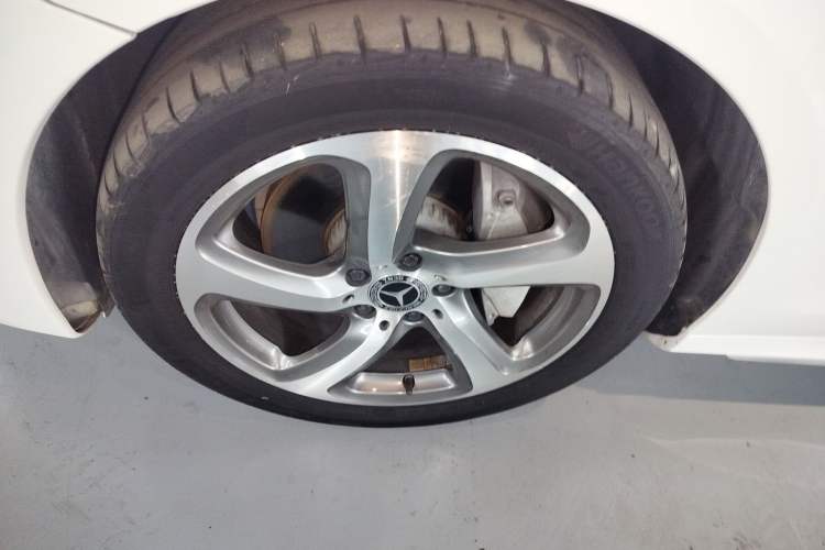 Used Mercedes-Benz E-Class 2019 E 300 L Sporty and Stylish Model
