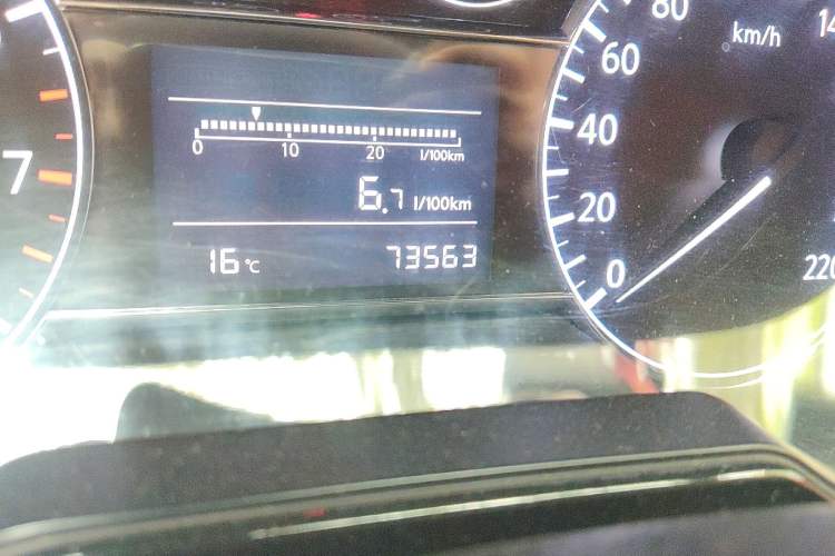 Used Nissan Tiida 2011 1.6L Manual Smart Version Odometer Close Up