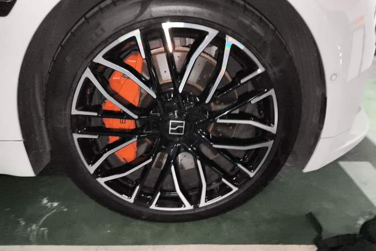 Used Zeekr 001 2024 YOU Edition 100 kWh All-Wheel Drive Right Front Wheel Hub