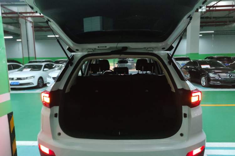 Used CHANGAN CS55 2018 1.5T Automatic Colorful Edition China V Standard Trunk