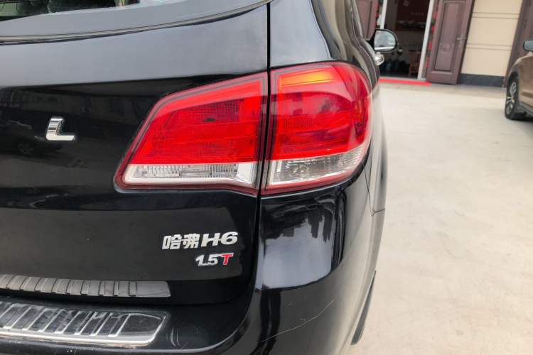 Used Haval H6 2015 Upgraded Model 1.5T Manual Two-Wheel Drive Elite Version
