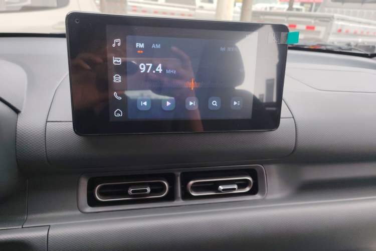 Used Wuling Hongguang New Energy 2025 Extended-Range Hybrid 50 km Standard Version Audio And AC Panel