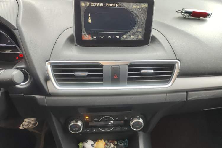 Used Mazda Mazda 3 Axela 2016 Sedan 1.5L Automatic Luxury Model