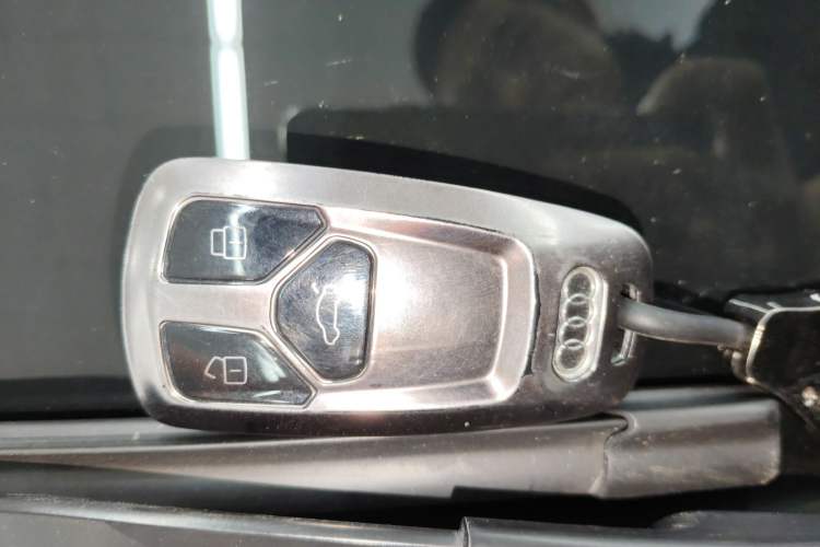 Used Audi A4L 2019 40 TFSI Fashion Edition China VI Emission Standard Interior 1