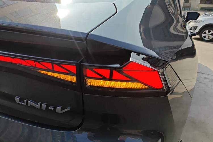Used Changan UNI-V 2024 1.5T Prestige Sport Edition