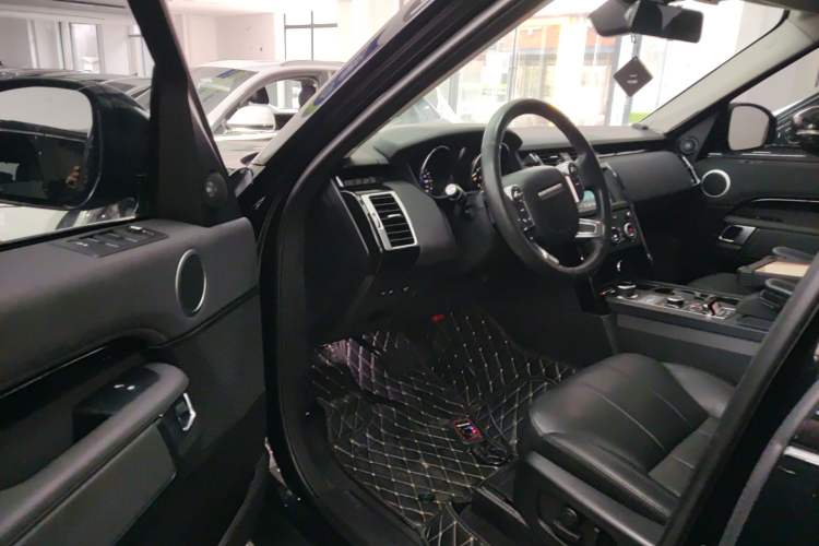 Used Land Rover Discovery 2018 3.0 SC V6 SE Driver Seat