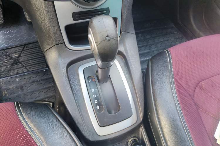 Used Ford Fiesta 2013 Hatchback 1.5L Automatic Fashion Edition Gear Lever