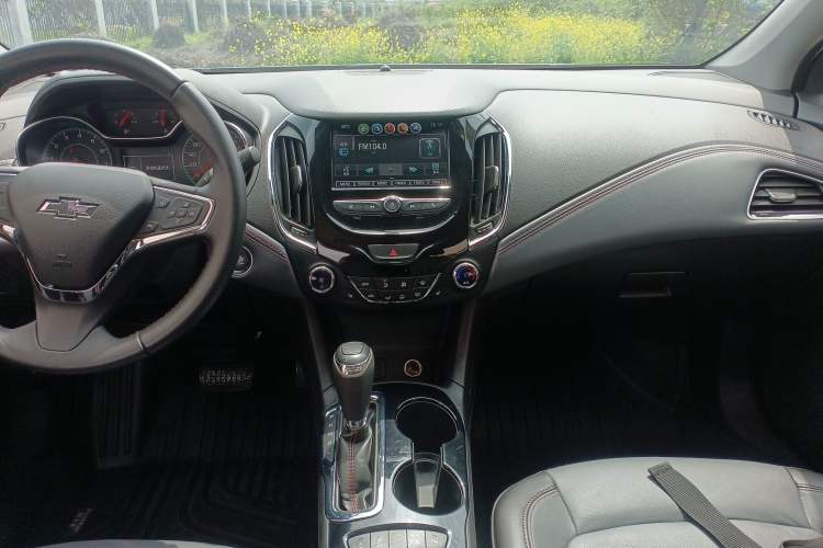 Used Chevrolet Cruze 2018 Redline 330T Dual-Clutch Flagship Edition Audio And AC Panel