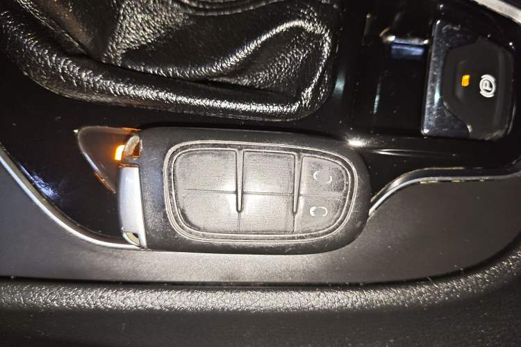 Used Jeep Cherokee 2019 2.0T Two-Wheel Drive Smart Enjoyment Version China VI