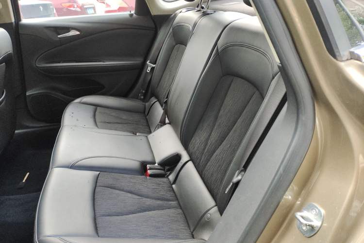 Used Buick Verano 2017 Sedan 20T Dual-Clutch Leading Model Left Rear Seat