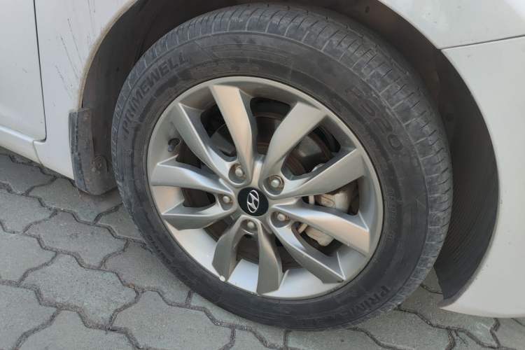 Used Hyundai Elantra (5th Generation / Langdong) 2015 1.6L Manual Leading Model Right Front Wheel Hub