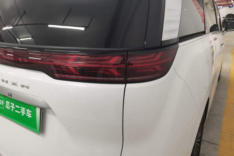 Used Denza D9 2022 DM-i 1040 Prestige Model