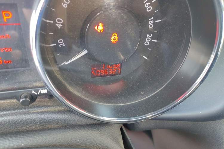 Used Peugeot 3008 2013 1.6THP Automatic Prestige Edition Odometer Close Up