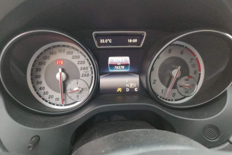 Used Mercedes-Benz GLA 2016 GLA 200 Sport Edition Odometer Close Up