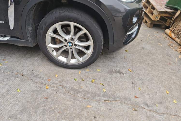 Used BMW X6 2015 xDrive28i Right Front Wheel Hub