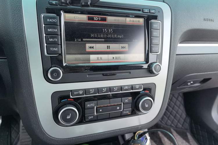 Used Volkswagen Eos 2011 2.0 TSI Audio And AC Panel