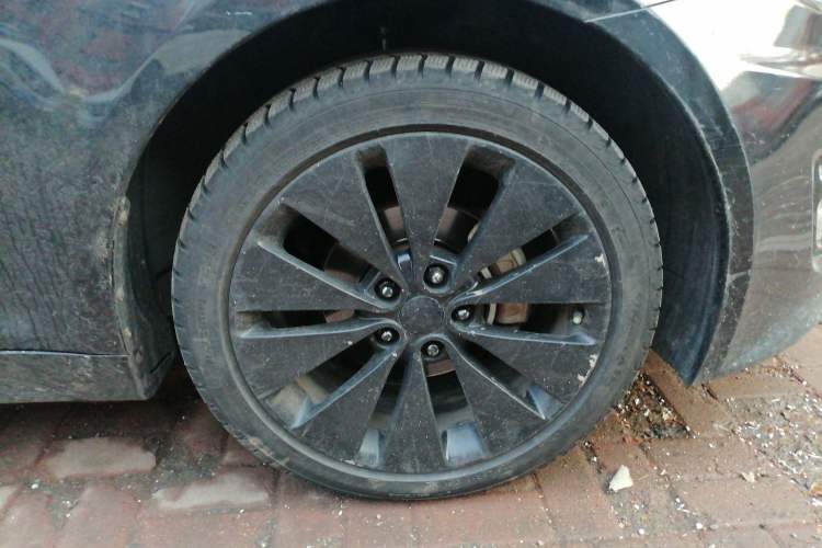 Used Kia K5 2011 2.0L Automatic DLX Right Front Wheel Hub
