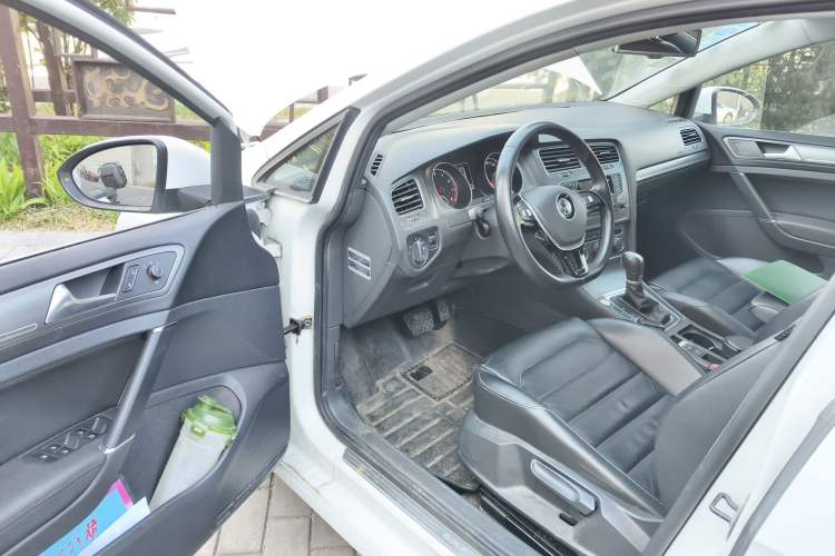 Used Volkswagen Golf 2014 1.4TSI Automatic Luxury Model Interior 3