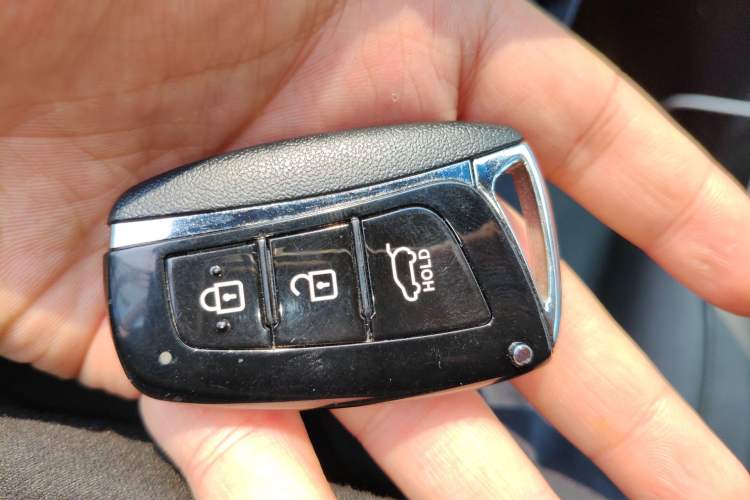 Used Hyundai Santa Fe Classic 2013 3.0L 4x4 Luxury Edition 7 Seats Euro V Vehicle Key