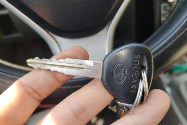 Used Soueast V3 Lingyue 2014 1.5L Manual Entry-Level Version Vehicle Key