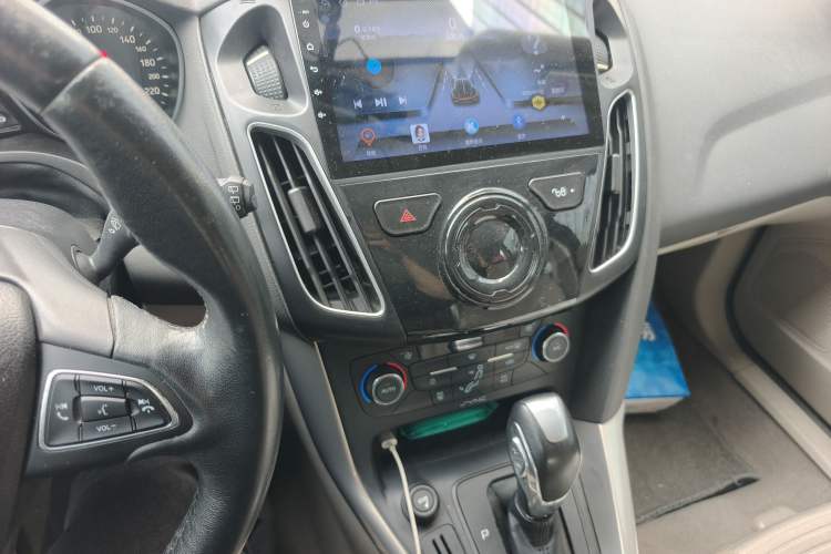 Used Ford Focus 2015 Hatchback 1.6L Automatic Fashion Edition Audio And AC Panel