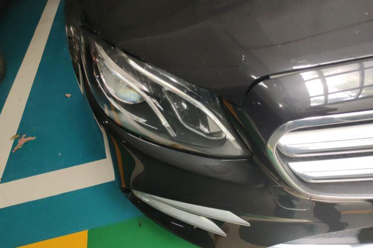 Used Mercedes-Benz E-Class 2019 E 300 L Sporty and Stylish Model Right Front Headlight