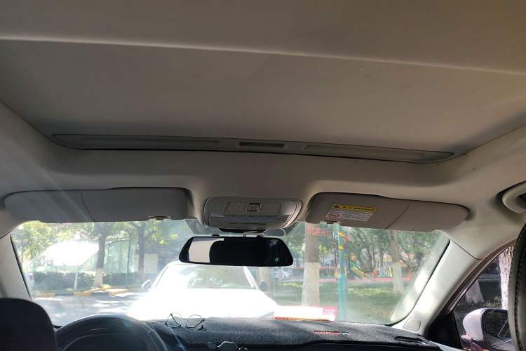 Used Roewe i5 2020 1.5L Automatic 4G Connect Luxury Flagship Edition
