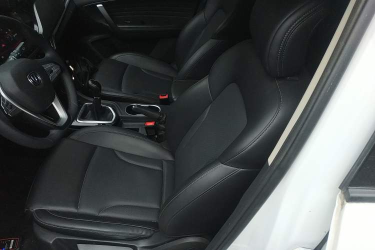 Used CHANGAN CS35PLUS 2021 Revised Version Glory Million Edition 1.6L Manual Luxury Edition
