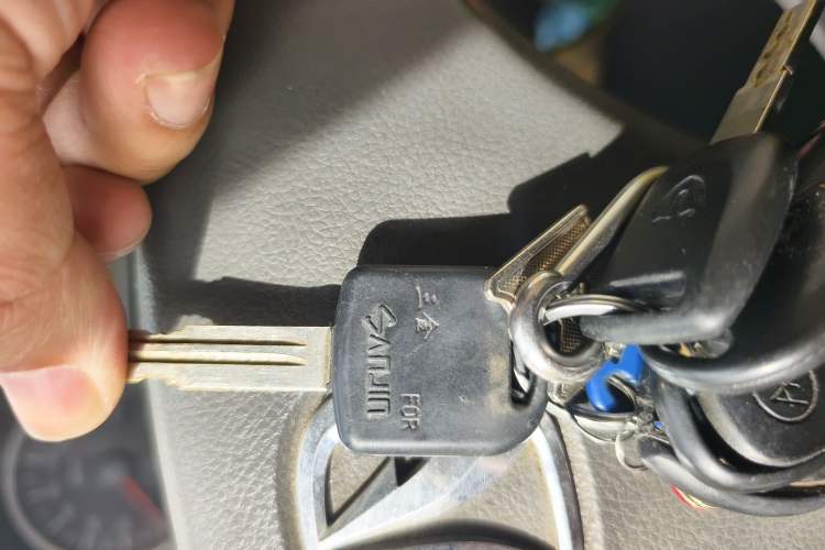 Used BAIC Weiwang 306 2011 1.3L base model 7 seats Vehicle Key