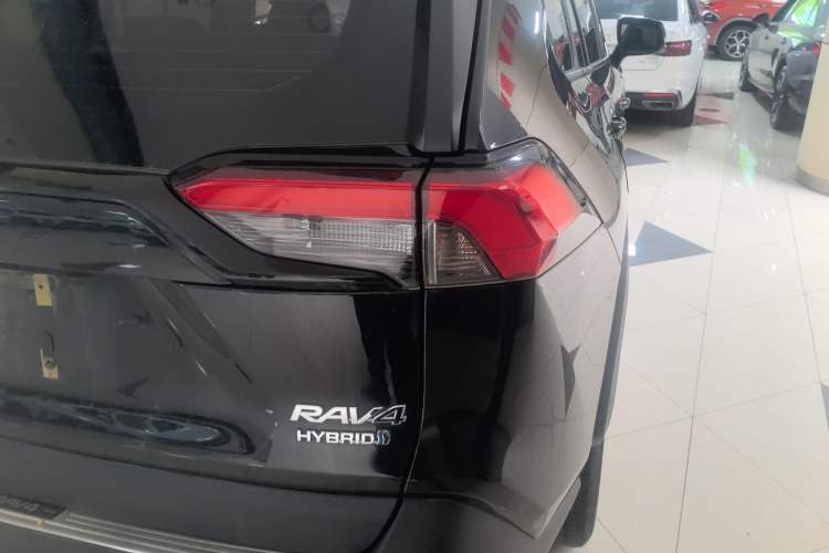 Used Toyota RAV4 2023 Dual-Motor 2.5L E-CVT Two-Wheel Drive Elite Edition Exterior 3