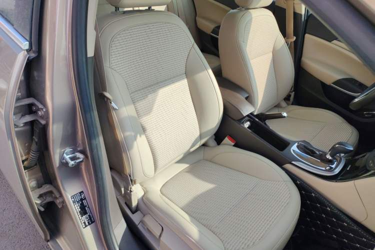 Used Buick Regal 2015 2.0L Leading Fashion Edition