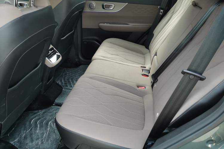 Used Chery Tiggo 8 PLUS 2025 290TGDI DCT Prestige 5-Seater
